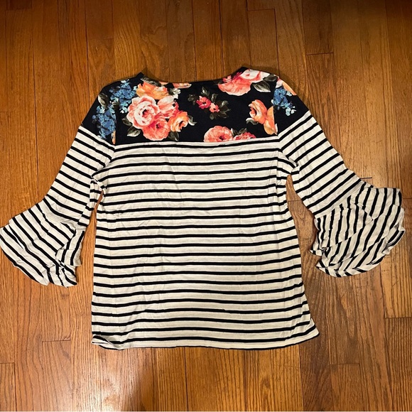 Charming Charlie Double Bell Sleeve Top - Picture 5 of 6